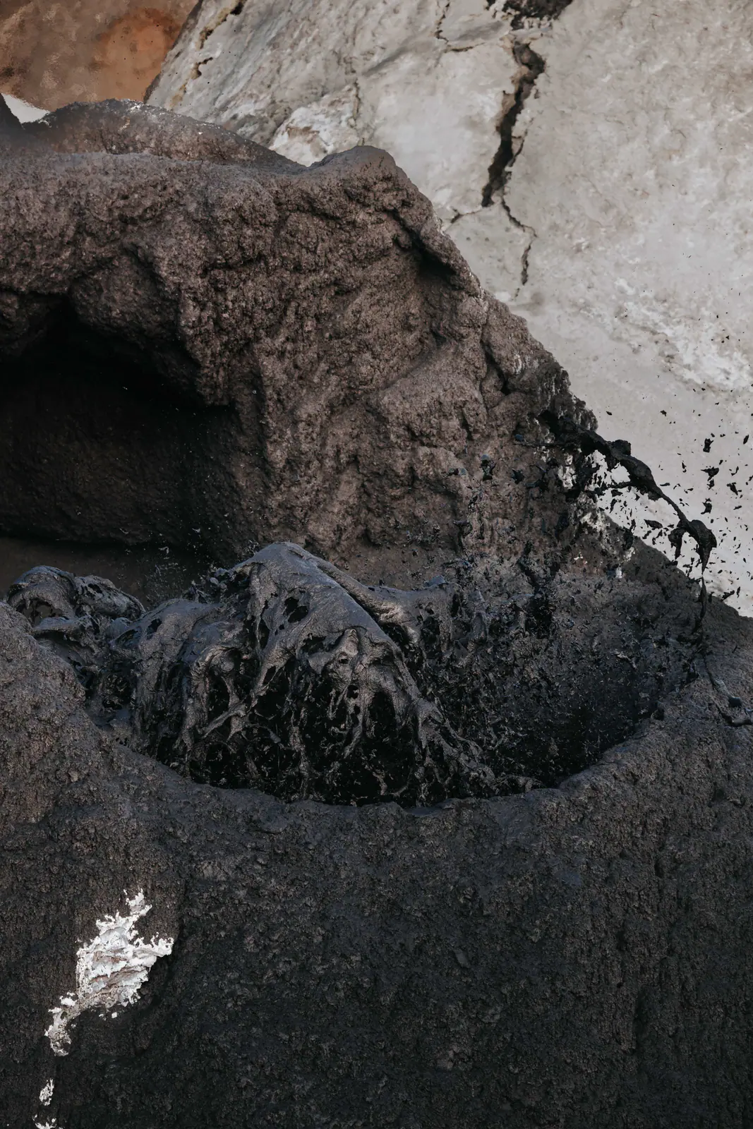 Lava e roccia vulcanica raffreddata sull’Ol Doinyo Lengai
